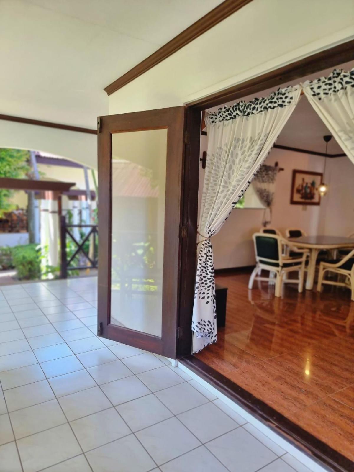 Nirvana Beach Resort Balabag  Екстер'єр фото